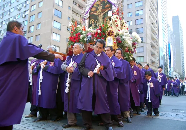 How to participate in the Lord of Miracles procession